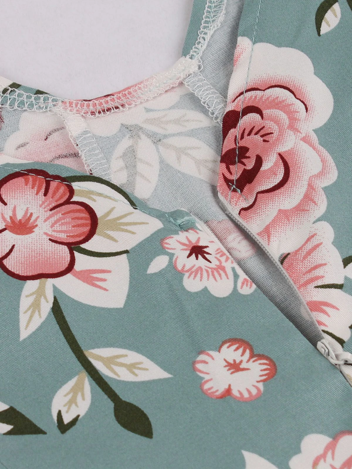 1950s Floral Flare Sleeve Swing Dress 8 1950s Floral Flare Sleeve Swing Dress - Image 6